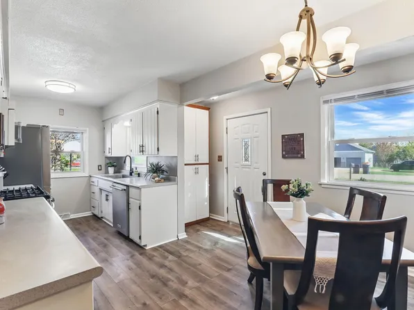 2130 Colburn Dr, Shakopee, MN 55379