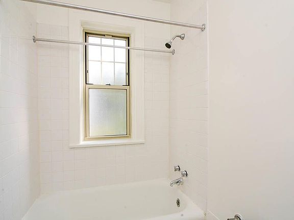3rd image of 4918 N Wolcott Ave Unit 1SE