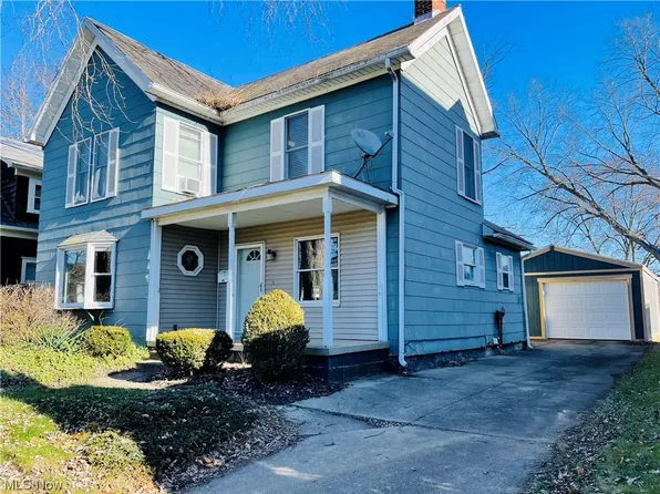 353 5th St NW, New Philadelphia, OH 44663