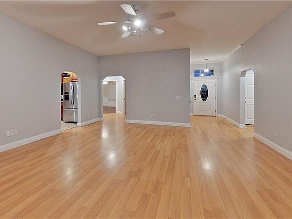 5th image of 657 SW 161st St