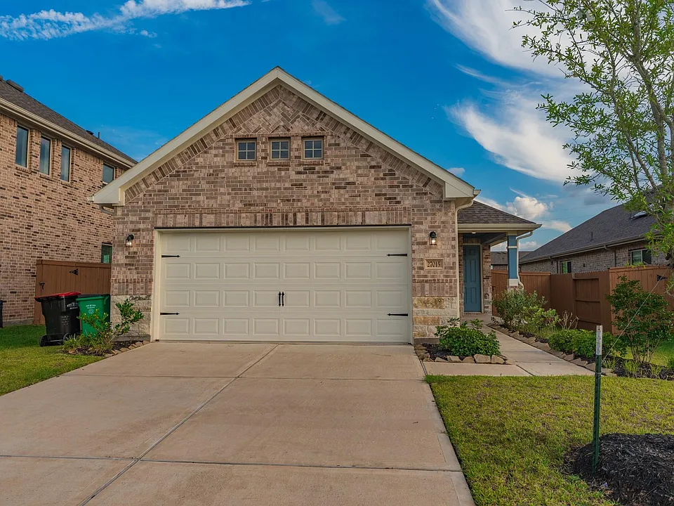 27015 Bel Air Point Ln