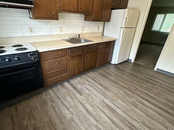 4th image of 5051 Lancaster St APT 3