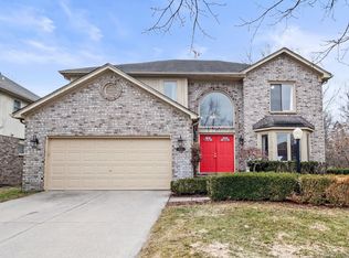 1090 River Mist Dr, Rochester, MI 48307