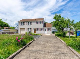 22 James St, Hopelawn, NJ 08861