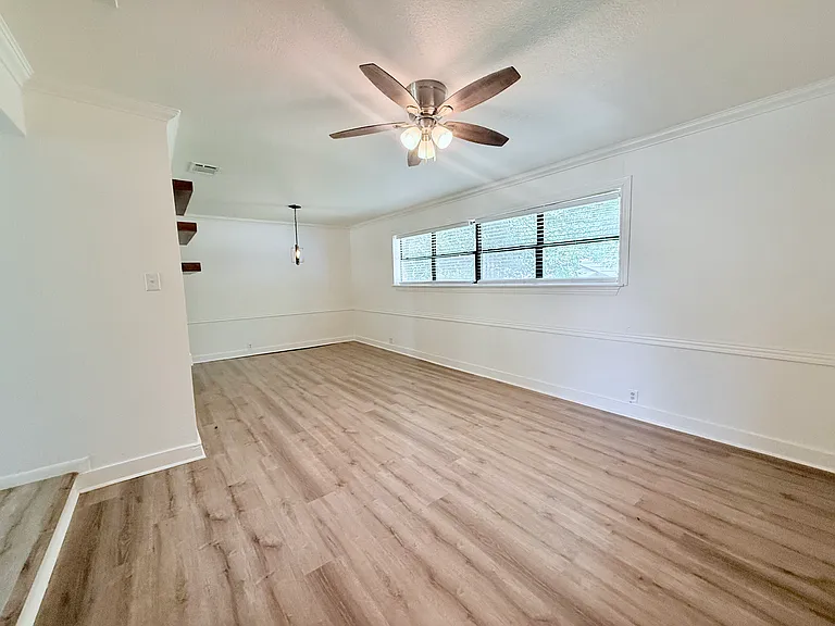 1411 W Shields Dr — Photo 5