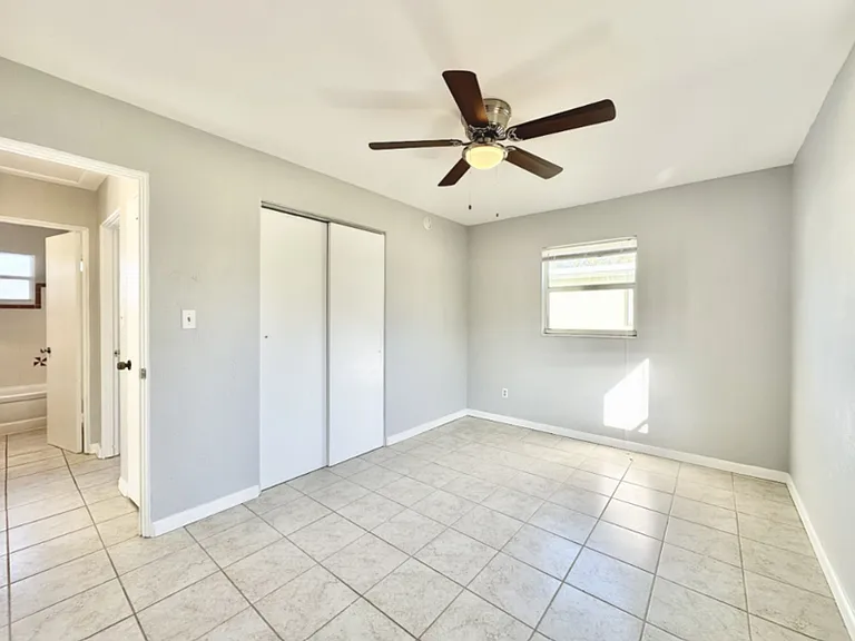 5566 Kelly Dr N — Photo 14