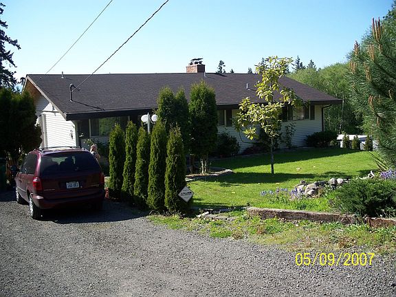 Front yard w/pond and lots of parking.