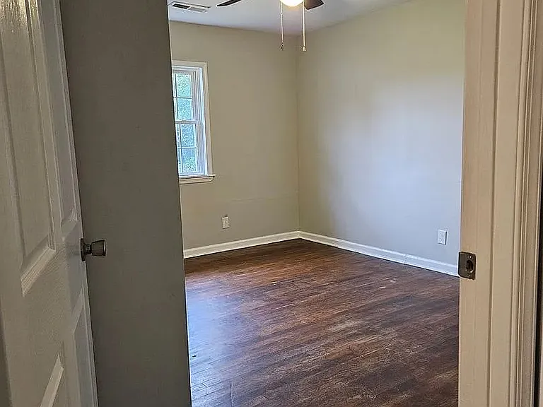 1343 Hinton St — Photo 7