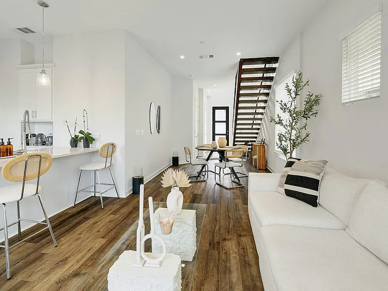12001 Vista Parke Dr #401 — Photo 13