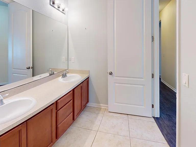 15707 Lexington Park Blvd — Photo 18