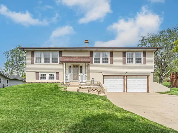 1755 Chippendale Rd, Hoffman Estates, IL 60169