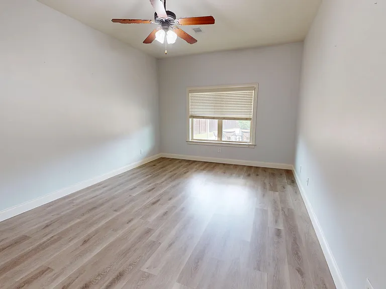 415 Melison Dr — Photo 15