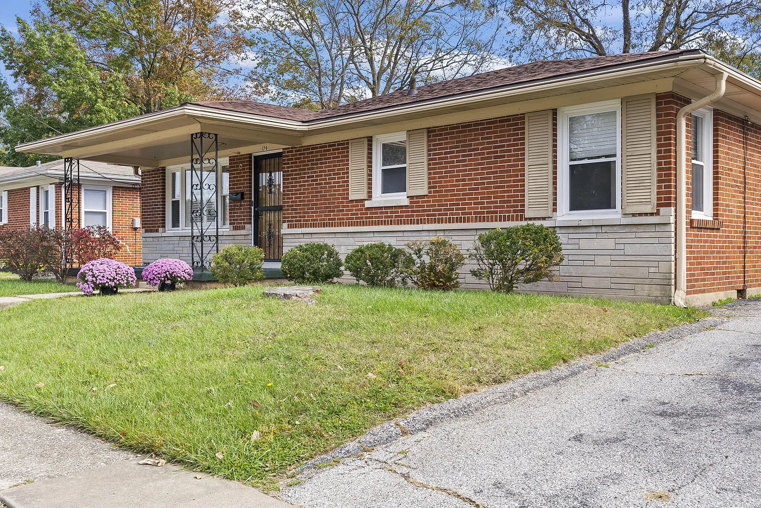 179 Sunset Dr photo 1