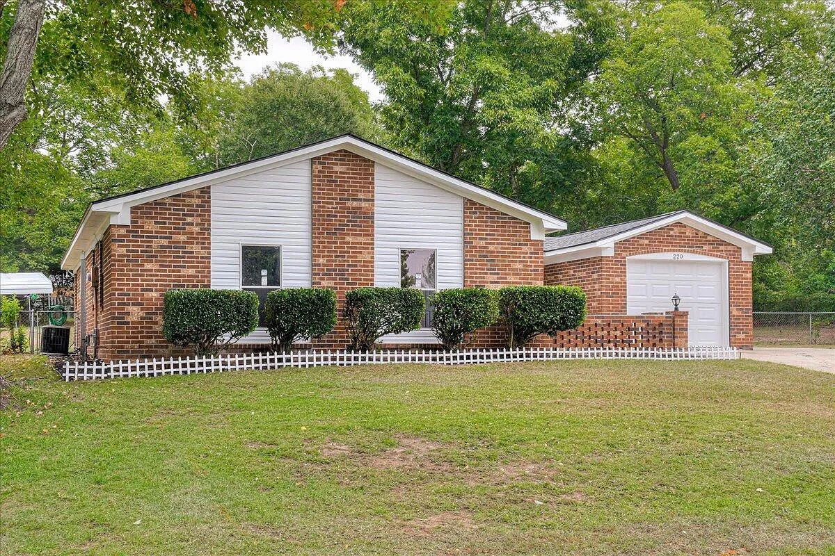 3 bed, 2.0 bath, 1161 sqft, $1,650 — Photo 2