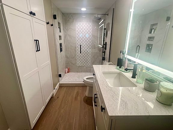 LL - Ensuite primary deluxe bathroom