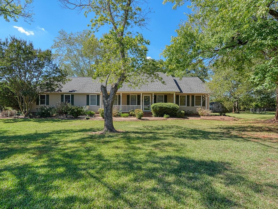 1st image of 404 Cresthaven Dr