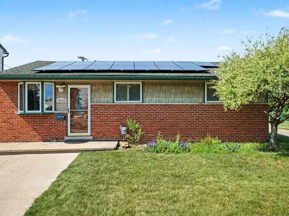 18039 Summer Ln S, Fraser, MI 48026