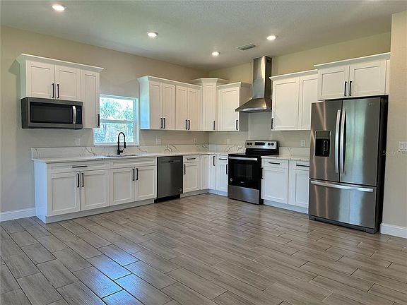 3rd image of 1404 LOWRY AVENUE E