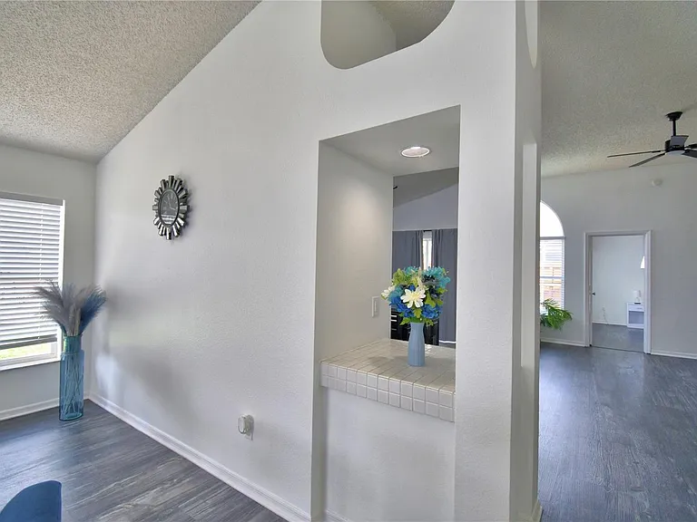 2935 Dickens Cir — Photo 10