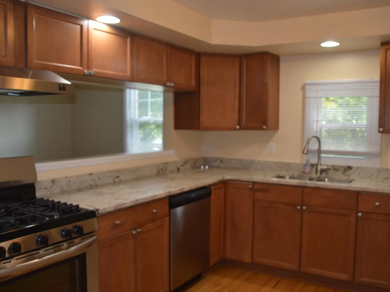 2 Green Hill Ln — Photo 2