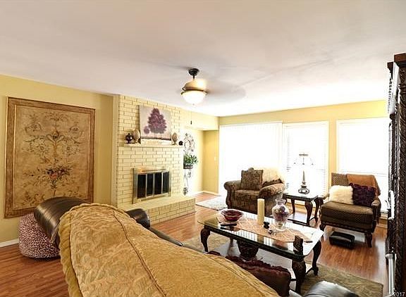 Living Room - 2nd view