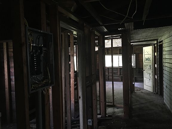 3rd image of 401 Maine Ave