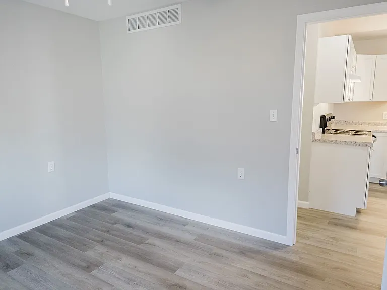 1105 Jones Ave — Photo 5