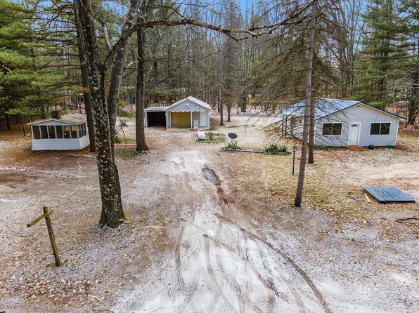1689 W Carnahan Dr, Baldwin, MI 49304
