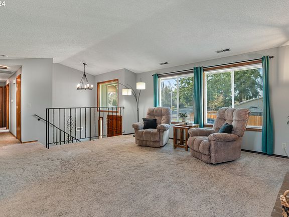 5th image of 8303 NE 28th Ct