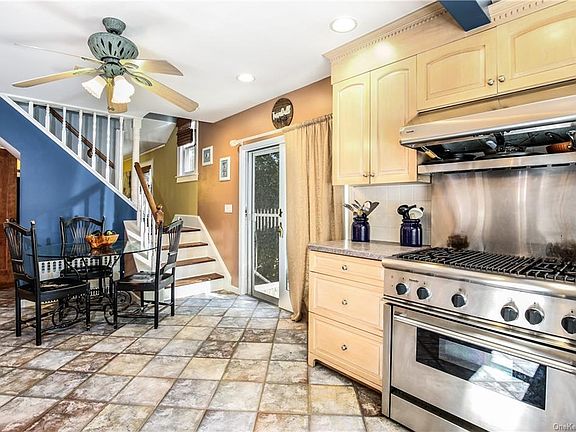 5th image of 70 Lakeview Ave
