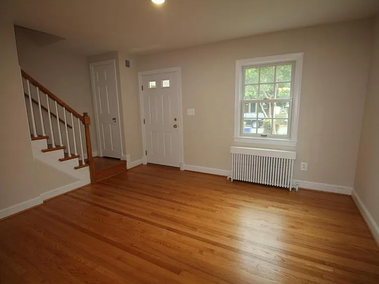 712 N Oakland St — Photo 2