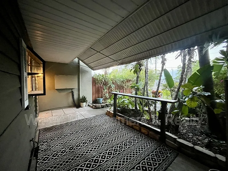 Building Photo - 727 N Himes Ave #1