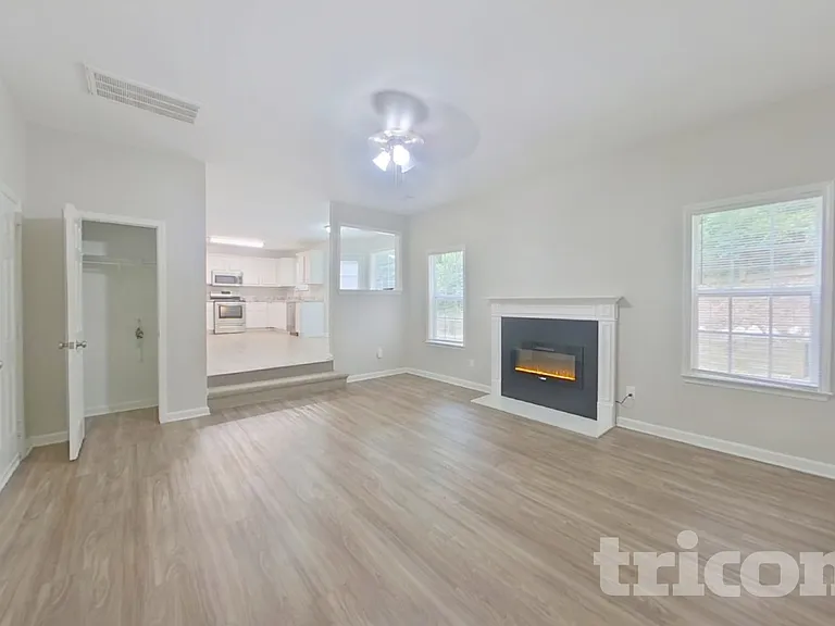 432 Rolling Stream Dr — Photo 2