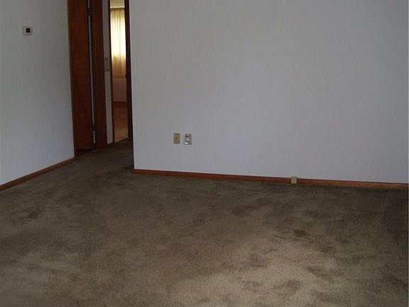 3rd image of 208 Hardacre Dr