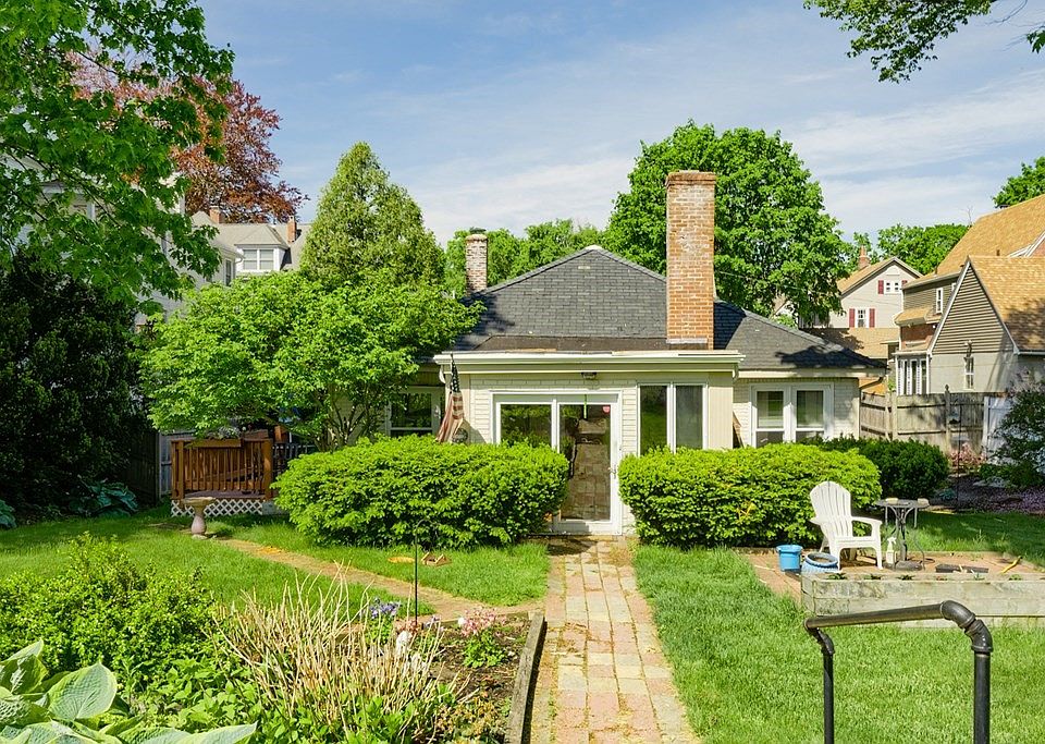 2 Suburban Rd, Worcester, MA 01602 Zillow