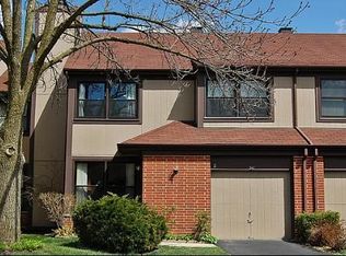 241 Woodmere Ln, Wheeling, IL 60090