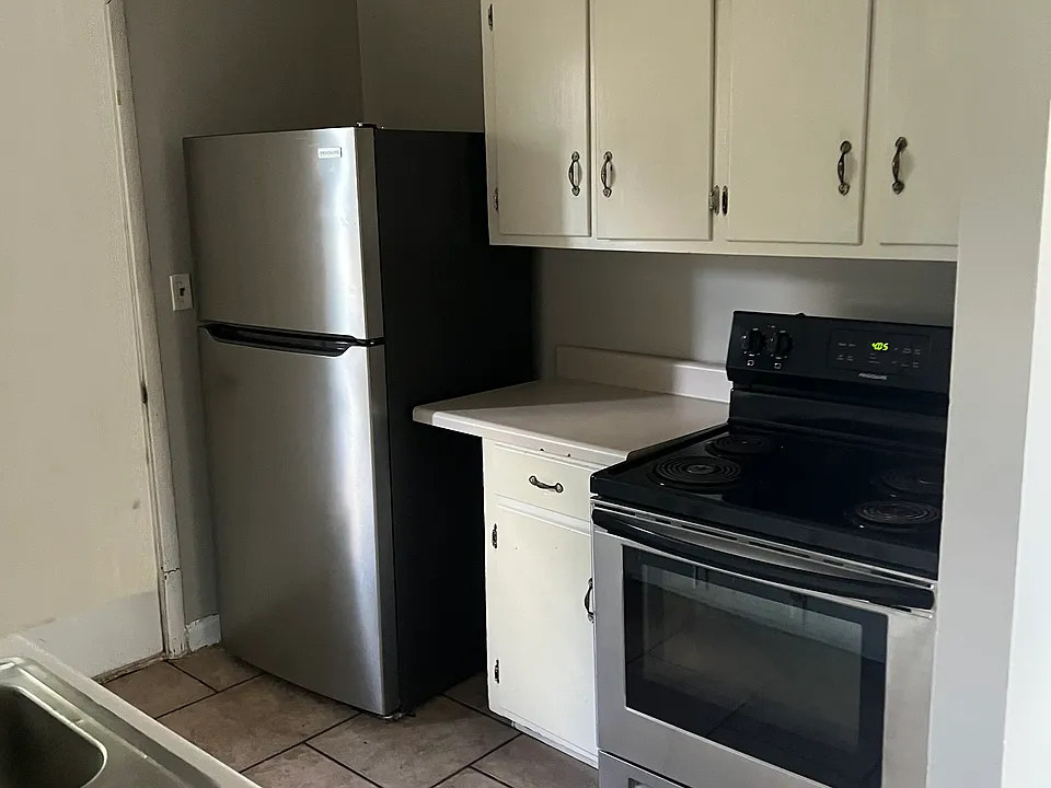 702 Stewart Ave #2