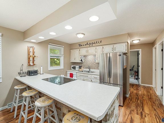 3rd image of 5905 W 36th St