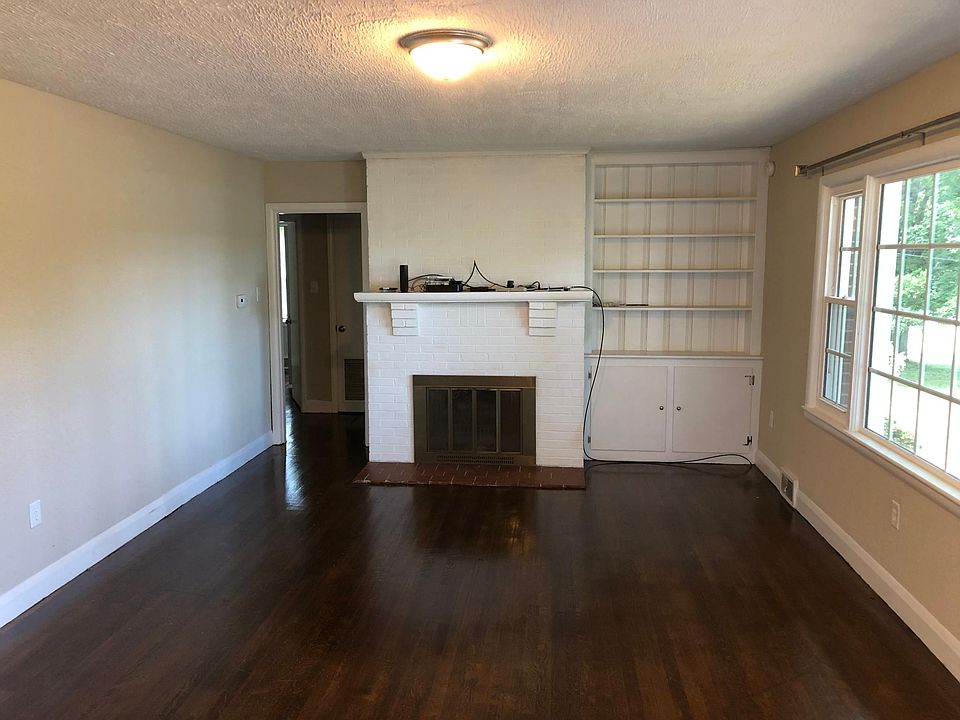 1st image of 102 Phillips Cir
