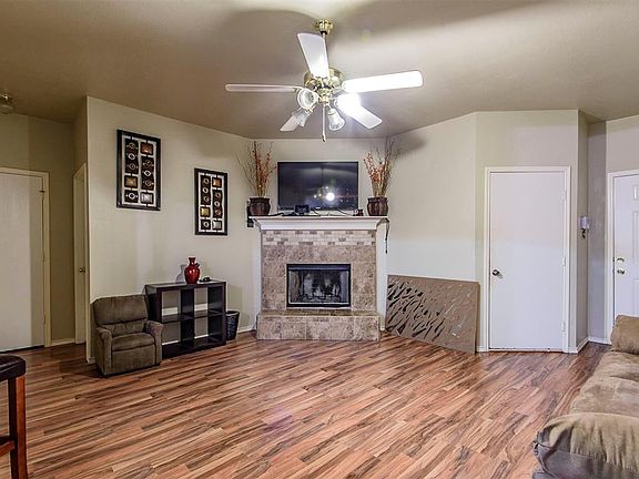 2nd image of 13923 Creek Crossing Dr