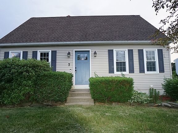 2nd image of 7 Rolling Ridge Rd
