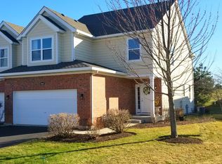 9105 Falcon Greens Dr, Crystal Lake, IL 60014
