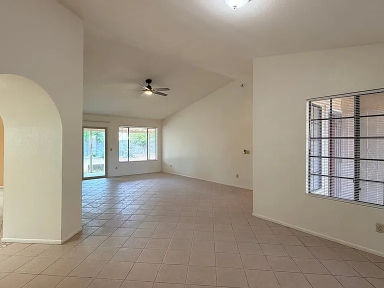 1559 E Whitten St — Photo 7