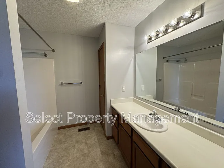 829 Willen Ln — Photo 14
