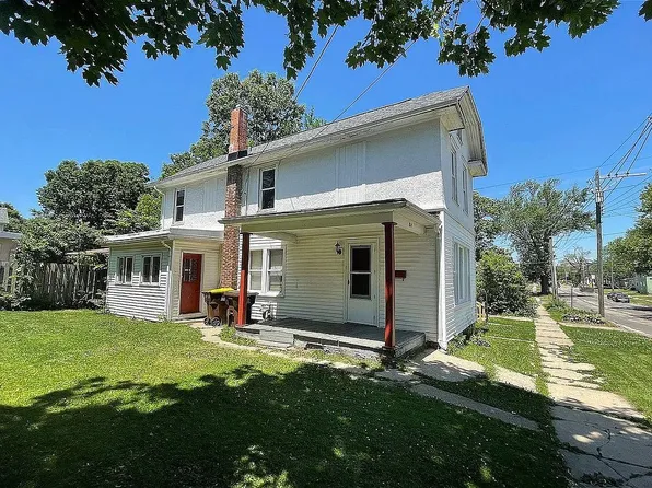 814 S Walnut Ave, Freeport, IL 61032