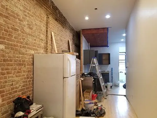 Rented by MCR Realty | media 25