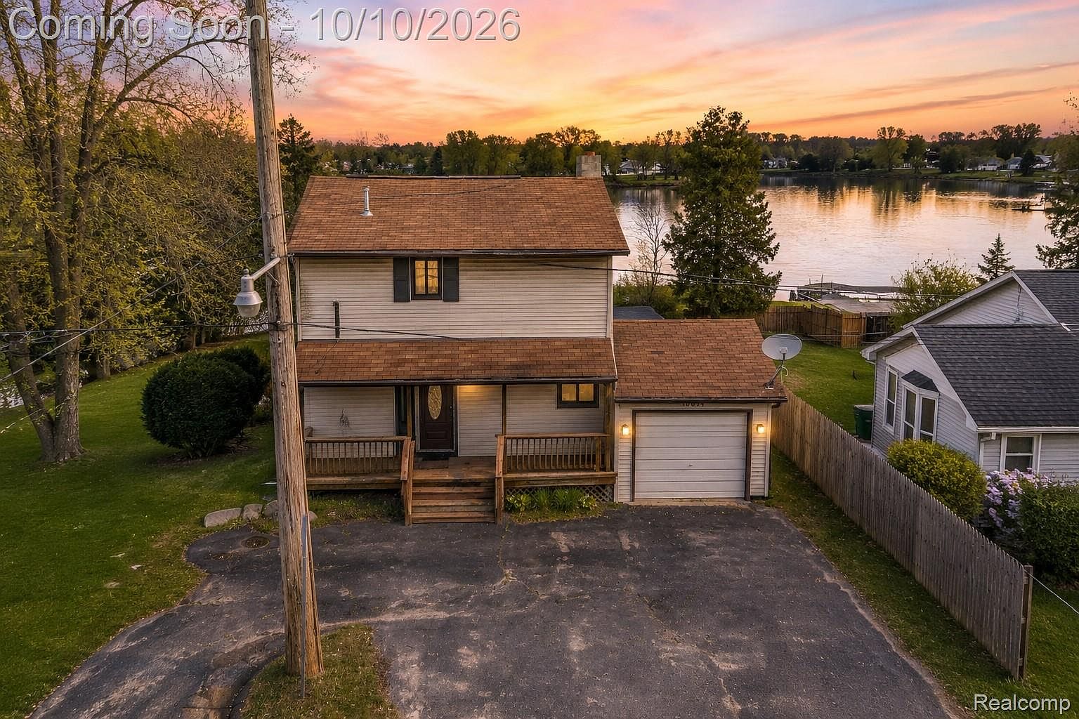 10094 Elizabeth Lake Road, White Lake, MI 48386