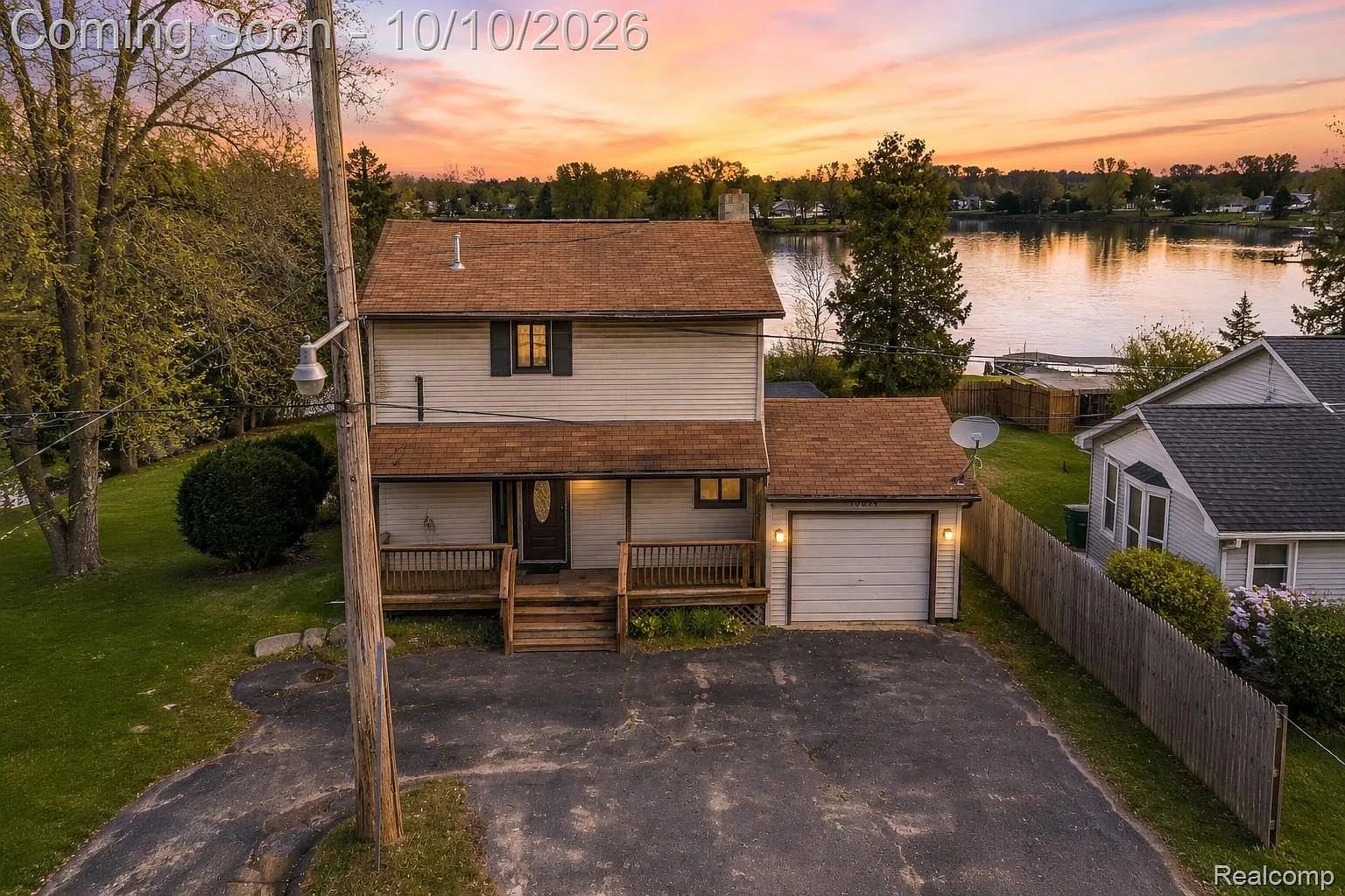 3 bed, 2.0 bath, 1872 sqft, $3,000 — Photo 1