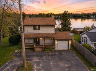 10094 Elizabeth Lake Rd, White Lake, MI 48386