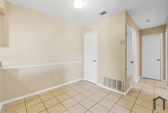 1400 Clamp Ave #403 — Photo 6